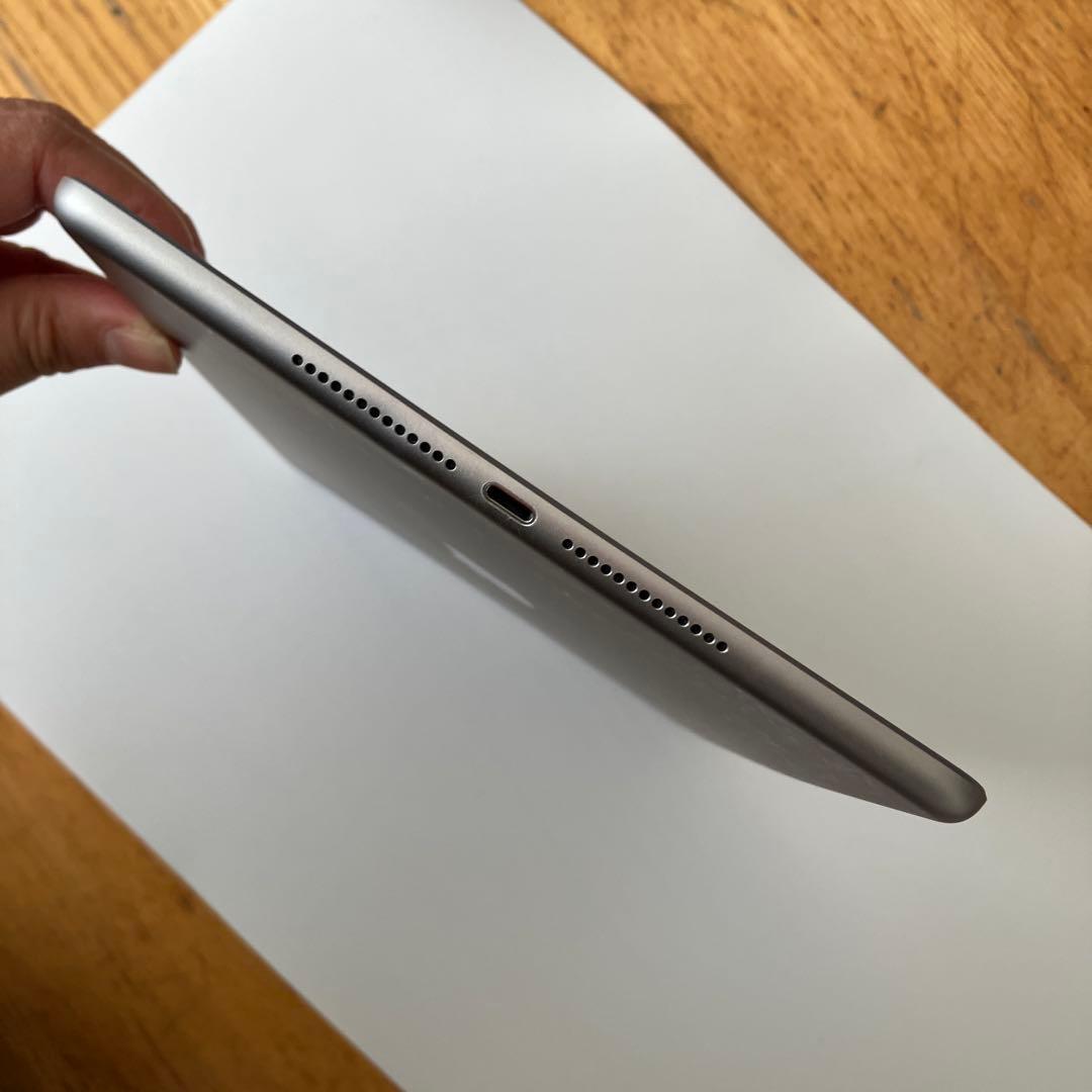 iPad 第5世代　タブレット　本体　スペースグレイ　32GB wifi