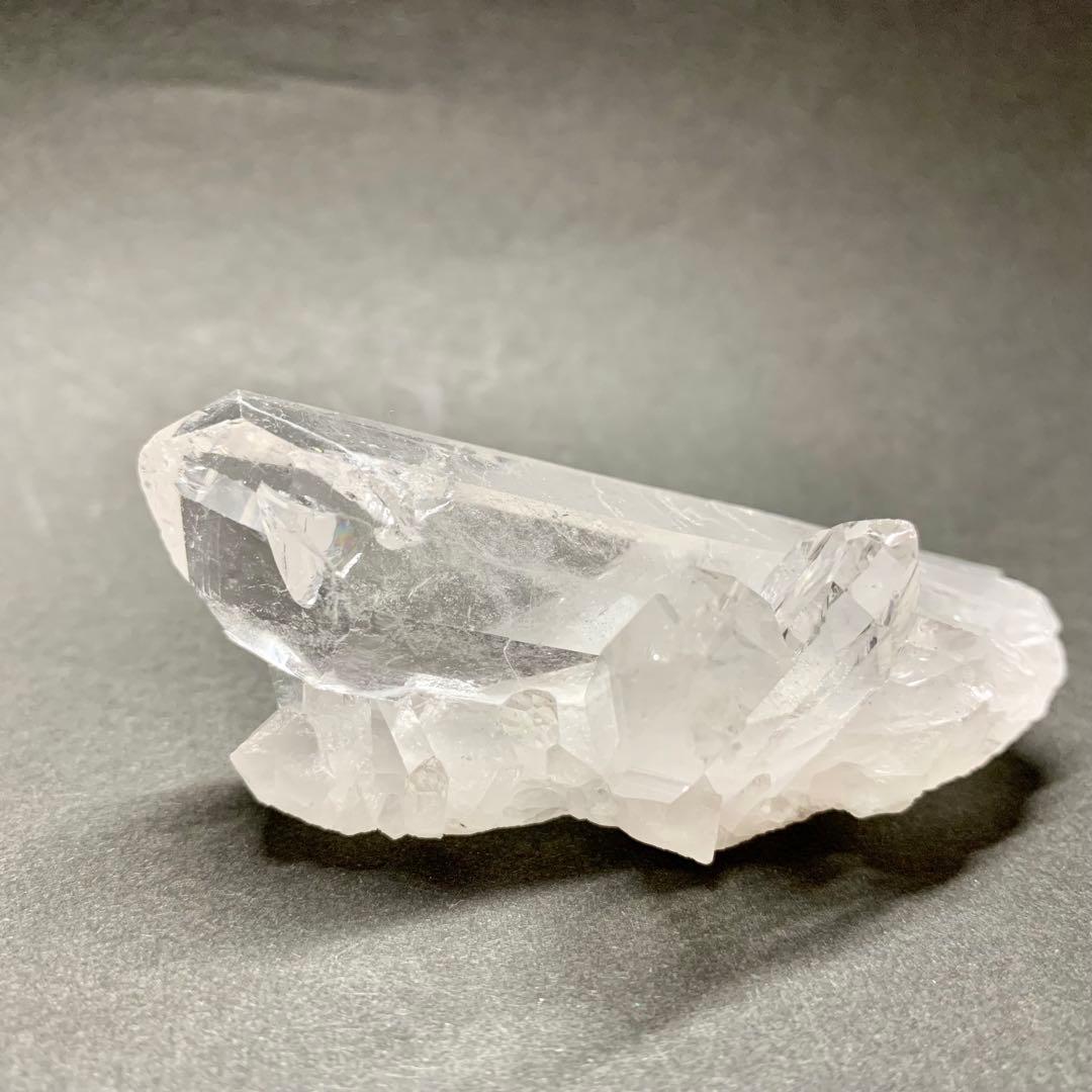 【龍神様の霊石】ミナスジェライス州産 虹入り 水晶クラスター【霊水の水晶】
