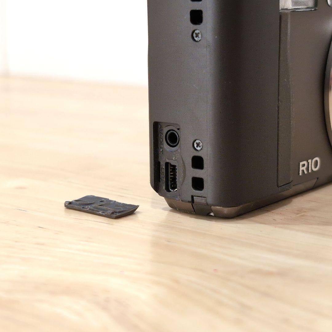 RICOH R10 / 純正充電器 ・ 純正バッテリー