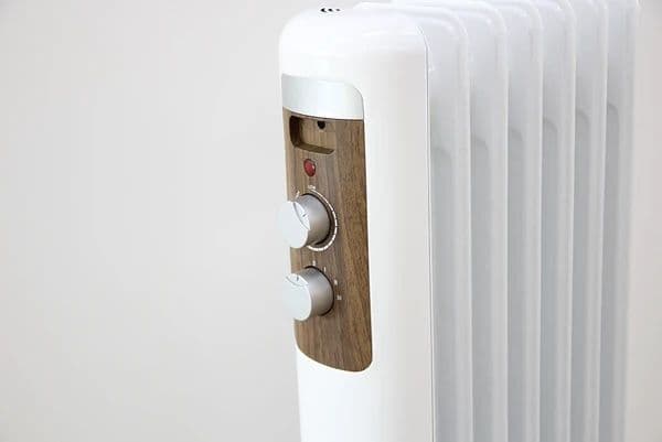 7枚フィンオイルヒーター　ホワイト　暖房器具