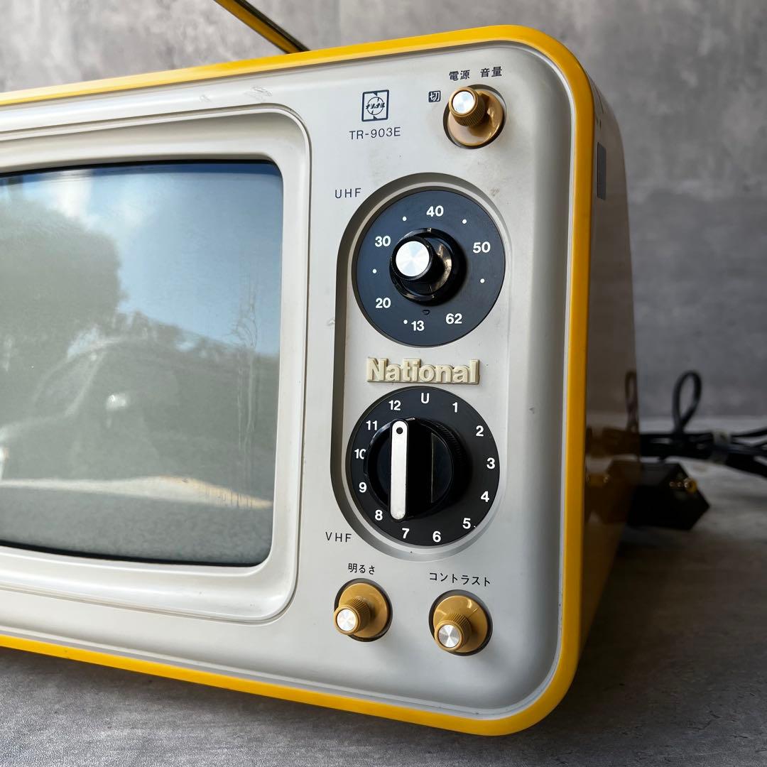 BG006 黄色いレトロポップなテレビ スペースエイジ 70s