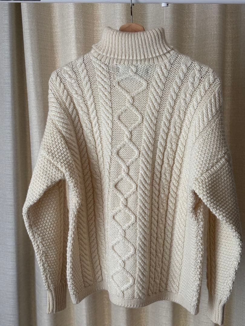 Guernsey Woollens アイボリー タートルネックセーター