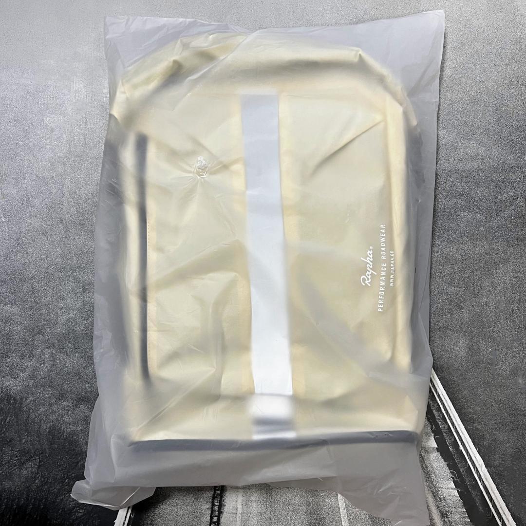 新品 Rapha ロールトップ バックパック 20リットル Sand