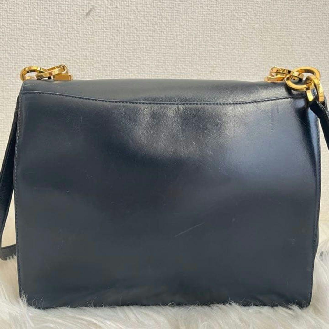 SalvatoreFerragamo ガンチーニ ショルダーバッグ レザー