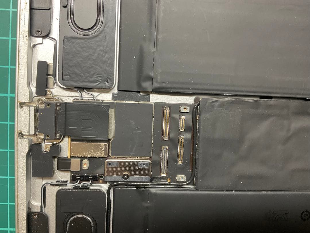 (くりずん ）Apple iPad本体 内部構造