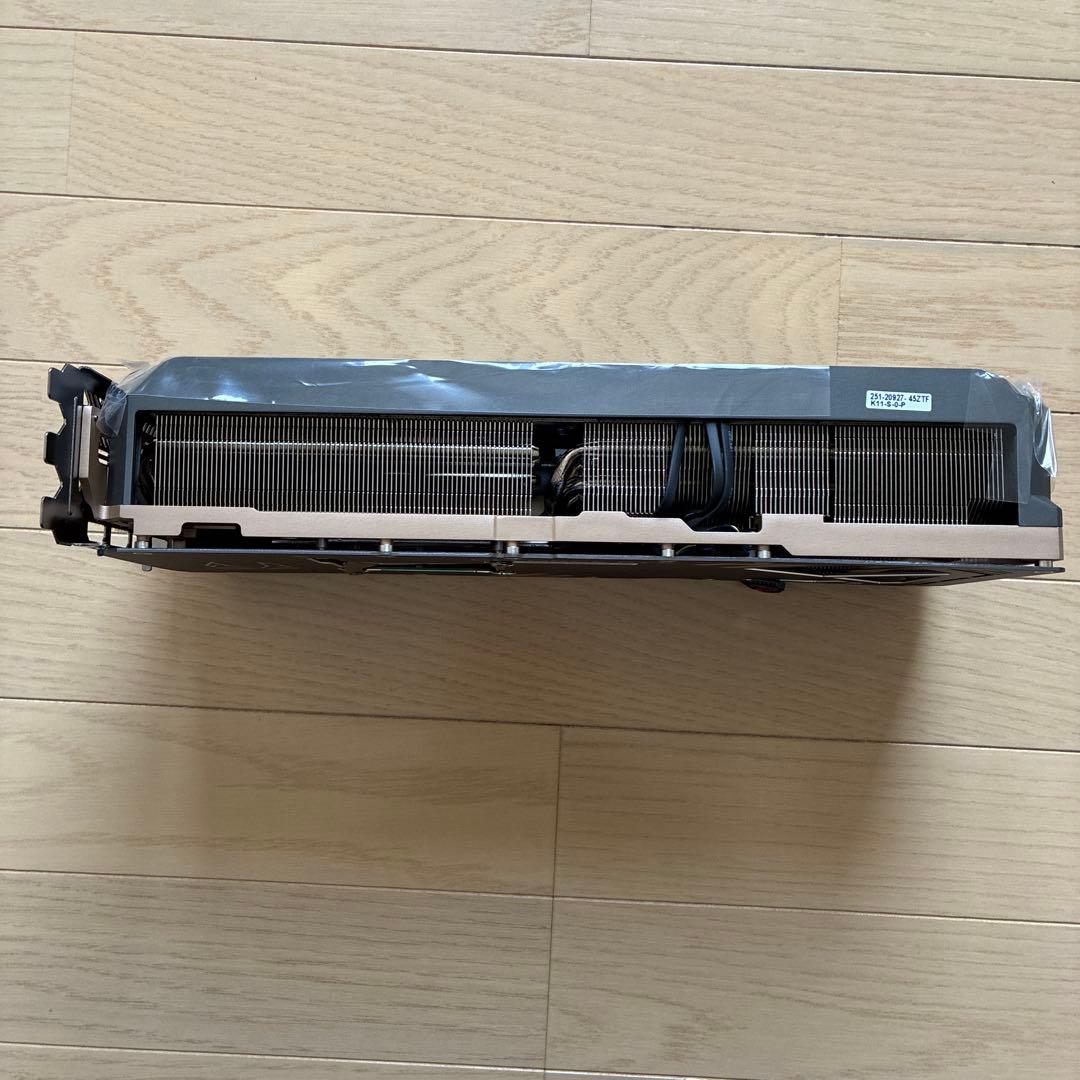 グラフィックボード　グラボ 5090 ヒートシンク　ファン　など