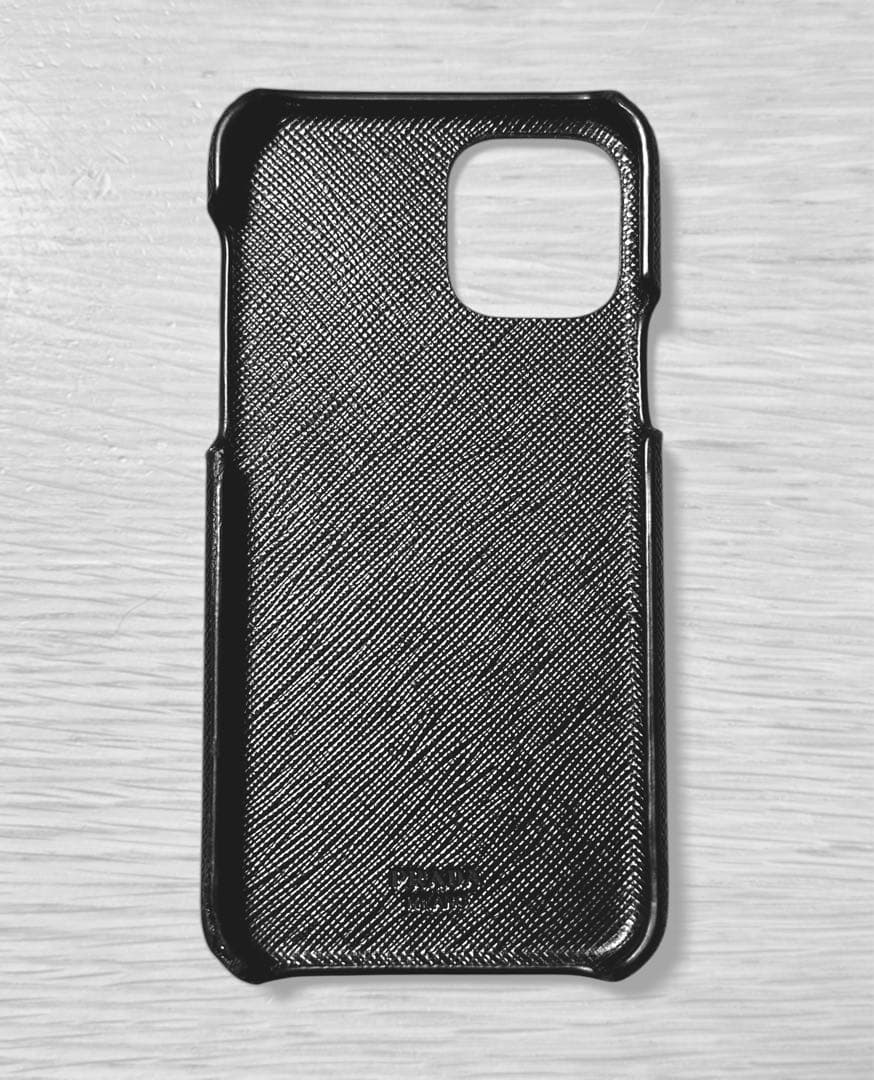 美品 PRADA ブラックレザー iPhone11Proケース