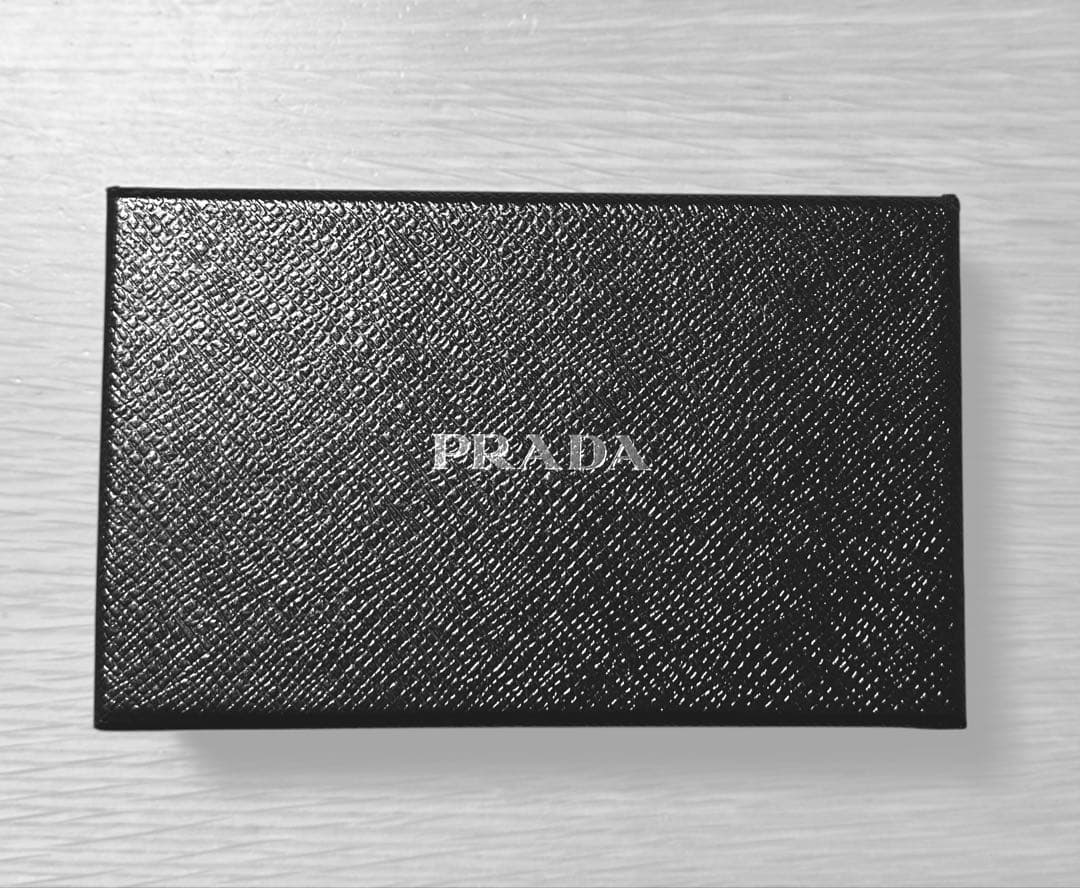 美品 PRADA ブラックレザー iPhone11Proケース