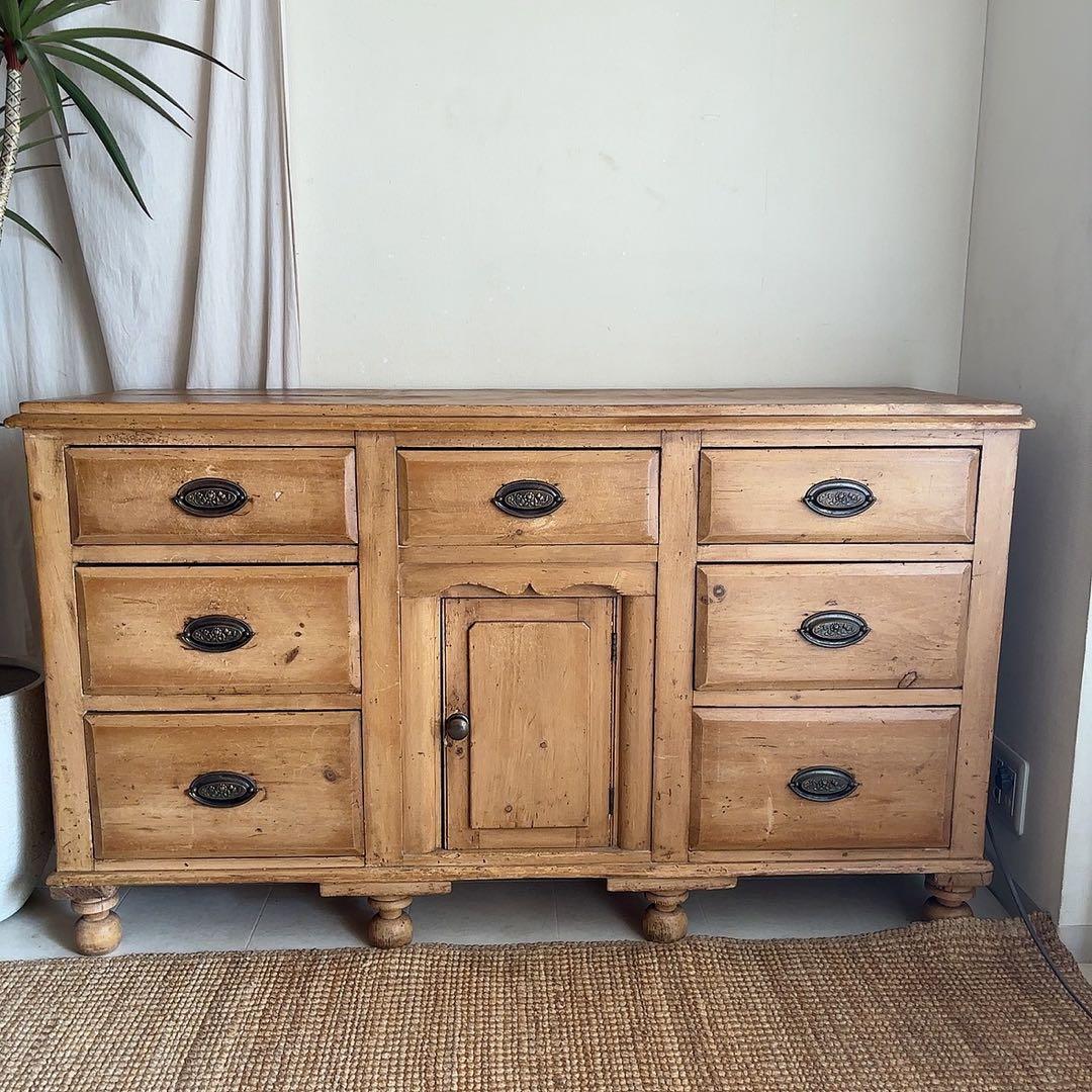 イギリス　アンティーク　シェルフ　サイドボード　キャビネット　英国　カップボード