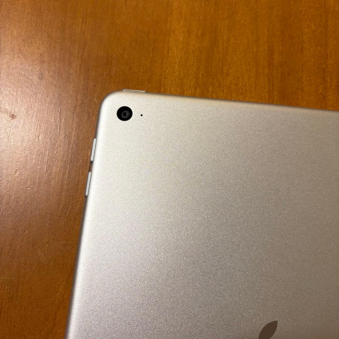 【Apple】iPadmini4 シルバー