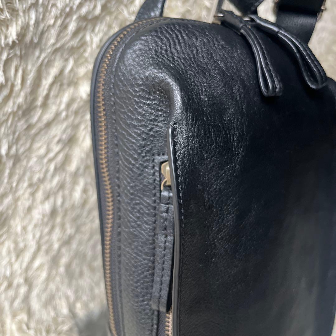 極美品　マザーハウス　カゼマトウ　 クロスバッグ レザー ボディバッグ シボ革