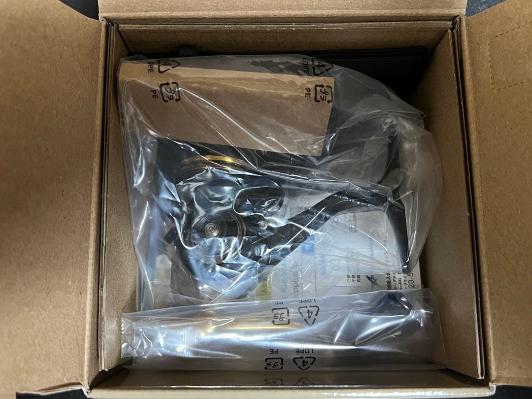 【新品】ダイワ23レガリスLT2000S-P ゴメクサスチタンラインローラー付き