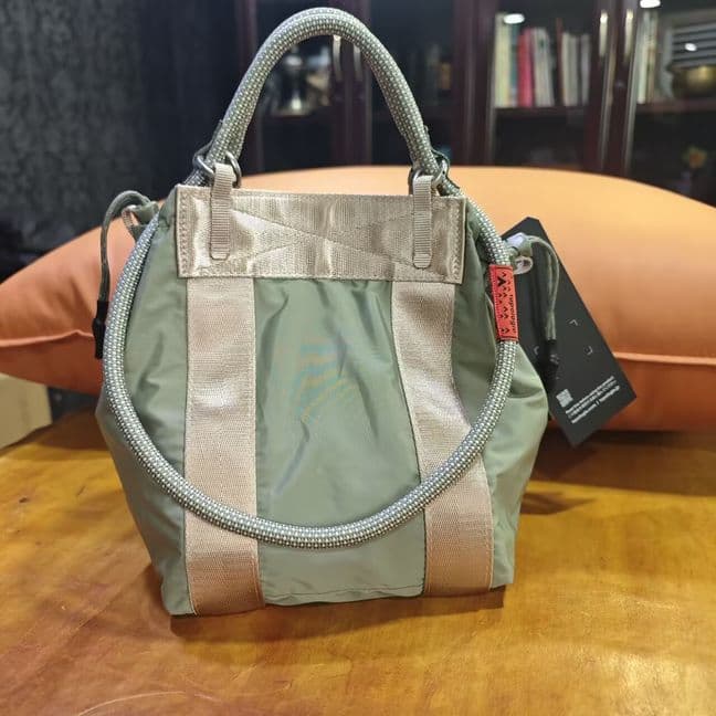 Topologie オリーブグリーン ナイロンショルダーバッグ大容量 旅行バッグ