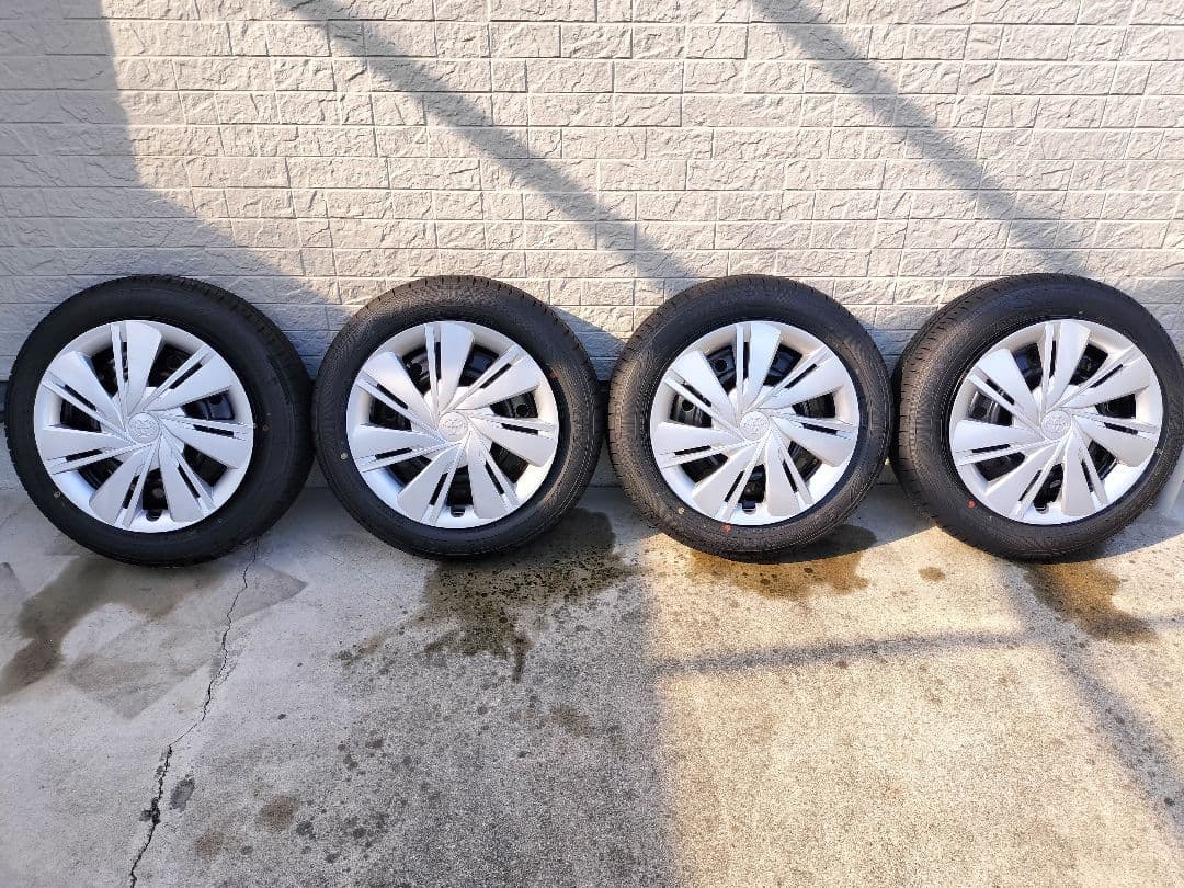 【ほぼ新品・送料込み】ピクシスエポック 純正タイヤ・ホイール 4本セット