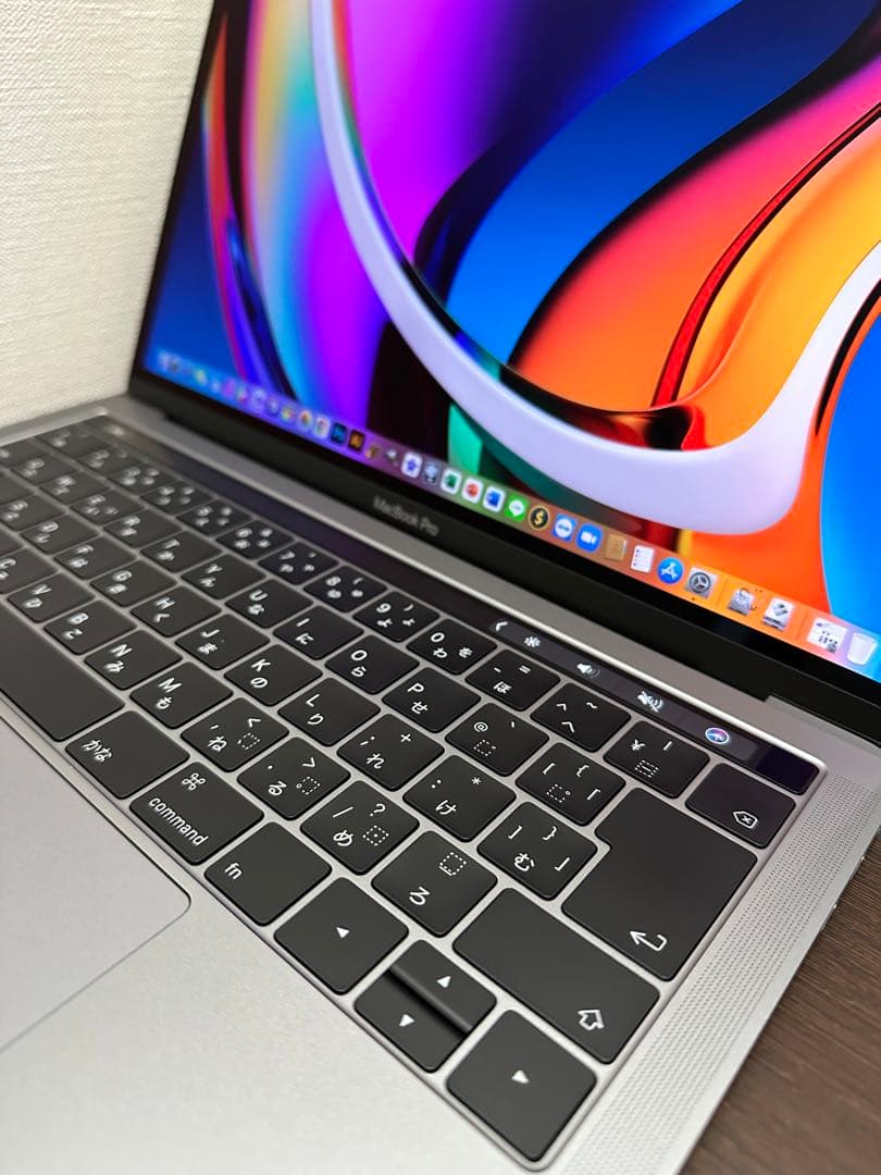 美品 MacBook Pro 16GB/SSD 256GB/タッチパネル