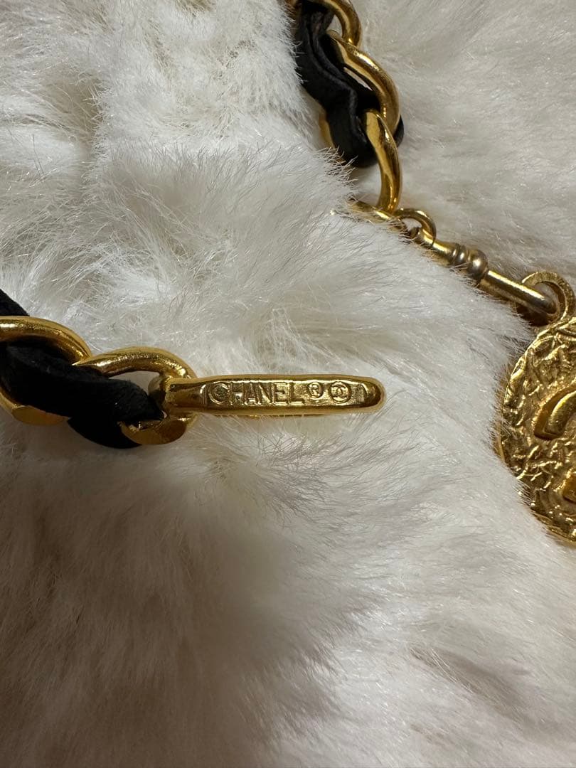 CHANEL ヴィンテージ黒金 チェーンベルト ロゴチャーム付き
