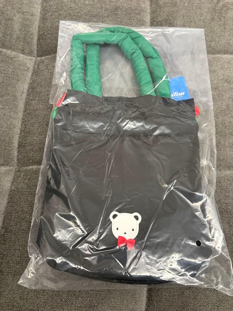 最新作　人気完売品　ファミリア　新品未開封　巾着