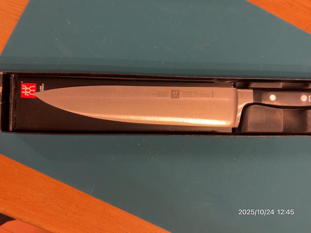ZWILLING J.A. HENCKELSの230mmシェフナイフ