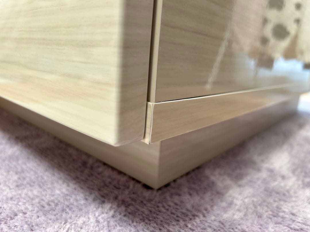 モダンデザインのセンターテーブル