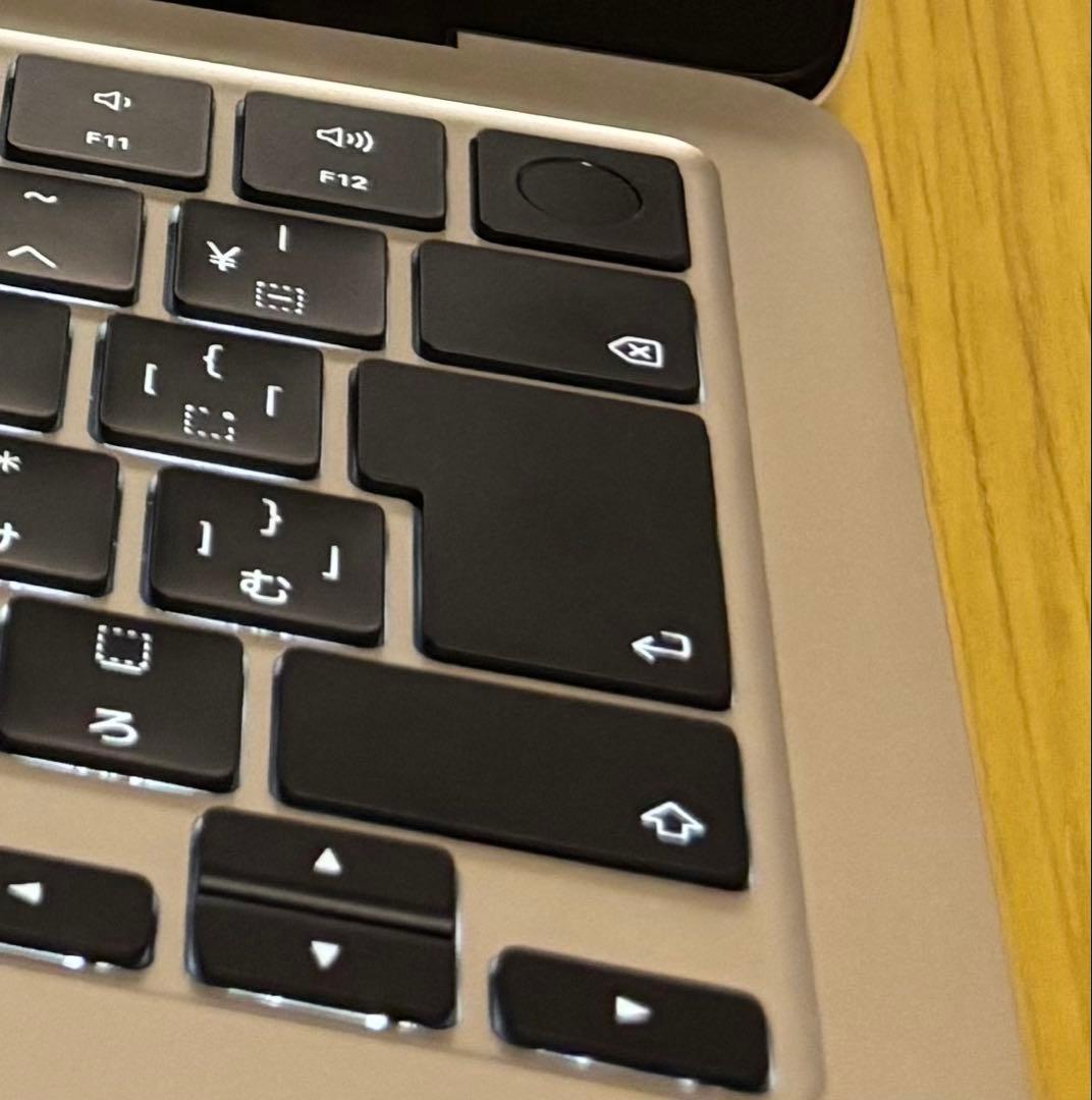 【美品】MacBook Air M2 8GB 256GBSDD