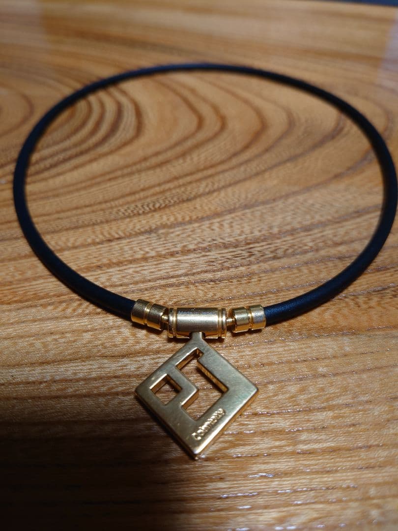 磁気ネックレス 黒と金　ブラック　ゴールド