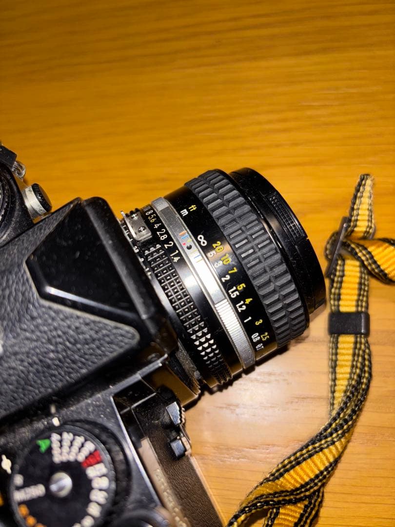 Nikon FE2 フィルムカメラ　ポートラフィルム2本付き