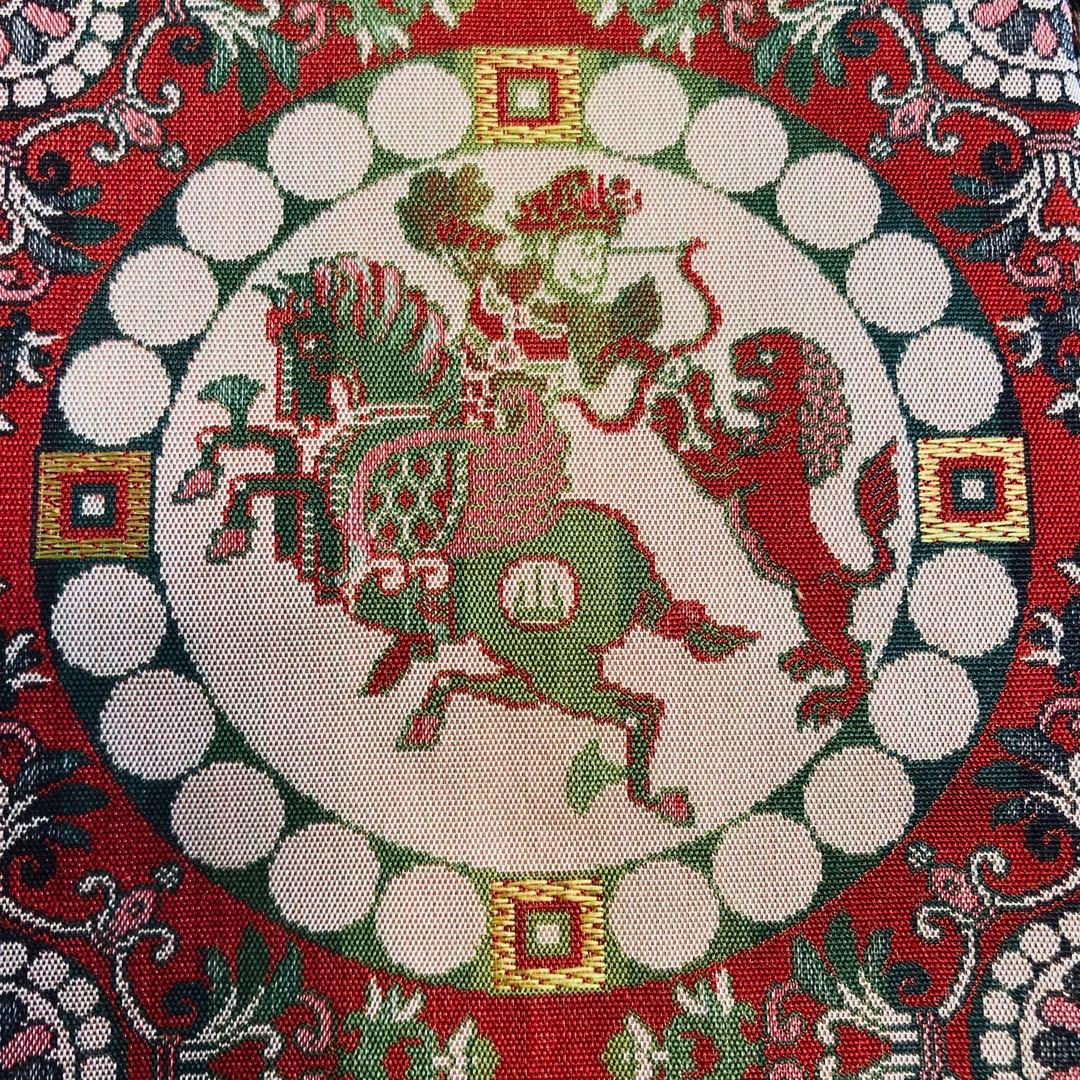 3 龍村美術織物　獅子狩文様錦　120×130センチ　法隆寺