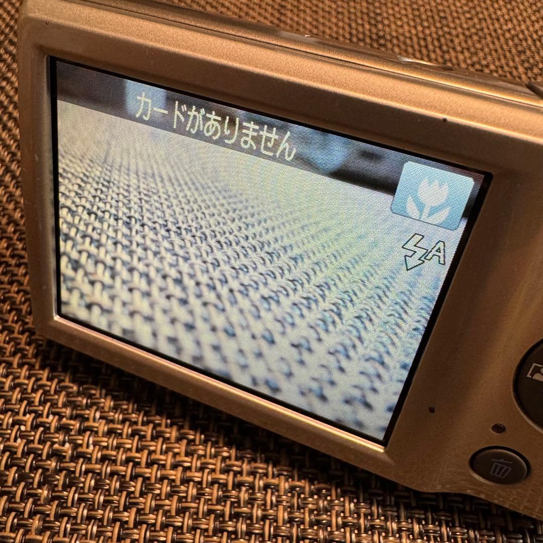 【Canon IXY180】 シルバー 本体と付属品　【デジカメ】