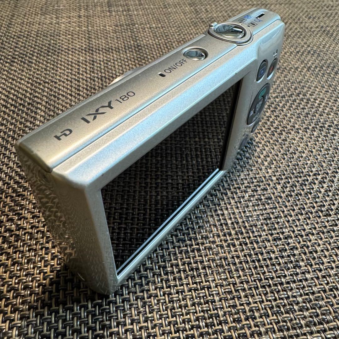 【Canon IXY180】 シルバー 本体と付属品　【デジカメ】