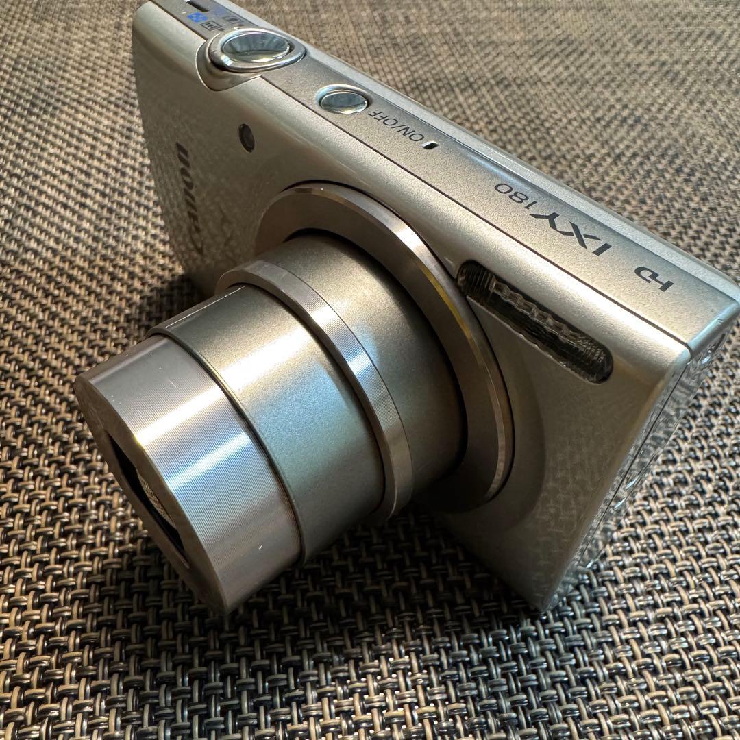 【Canon IXY180】 シルバー 本体と付属品　【デジカメ】
