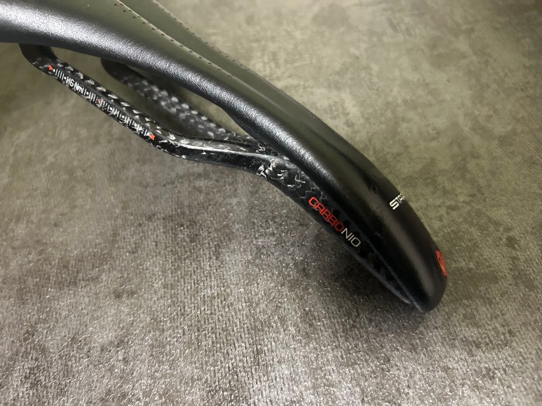 Astute Pilarga カーボンレールサドル！