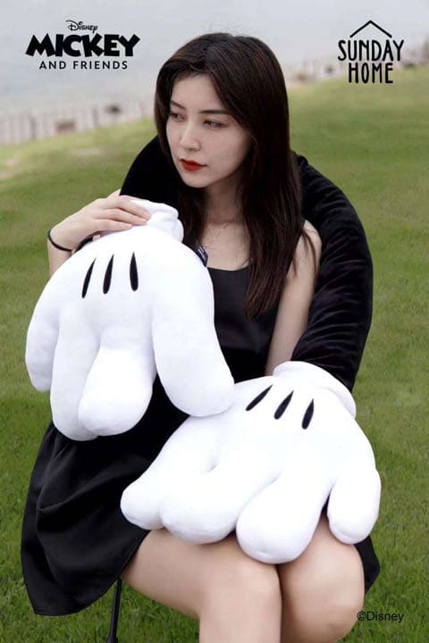 ミッキーマウス　お手手　ディズニー　クッション　海外限定　ライフスタイル　雑貨