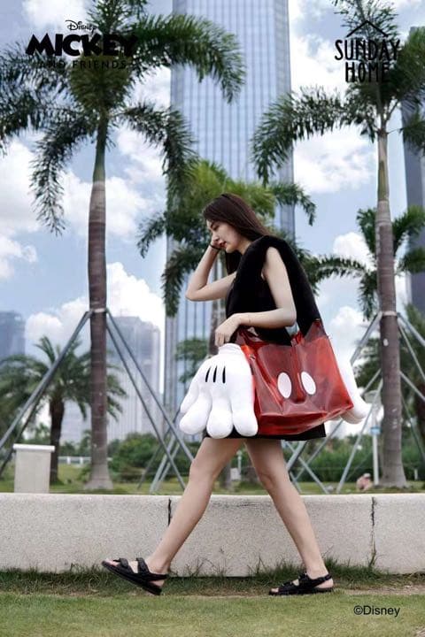 ミッキーマウス　お手手　ディズニー　クッション　海外限定　ライフスタイル　雑貨