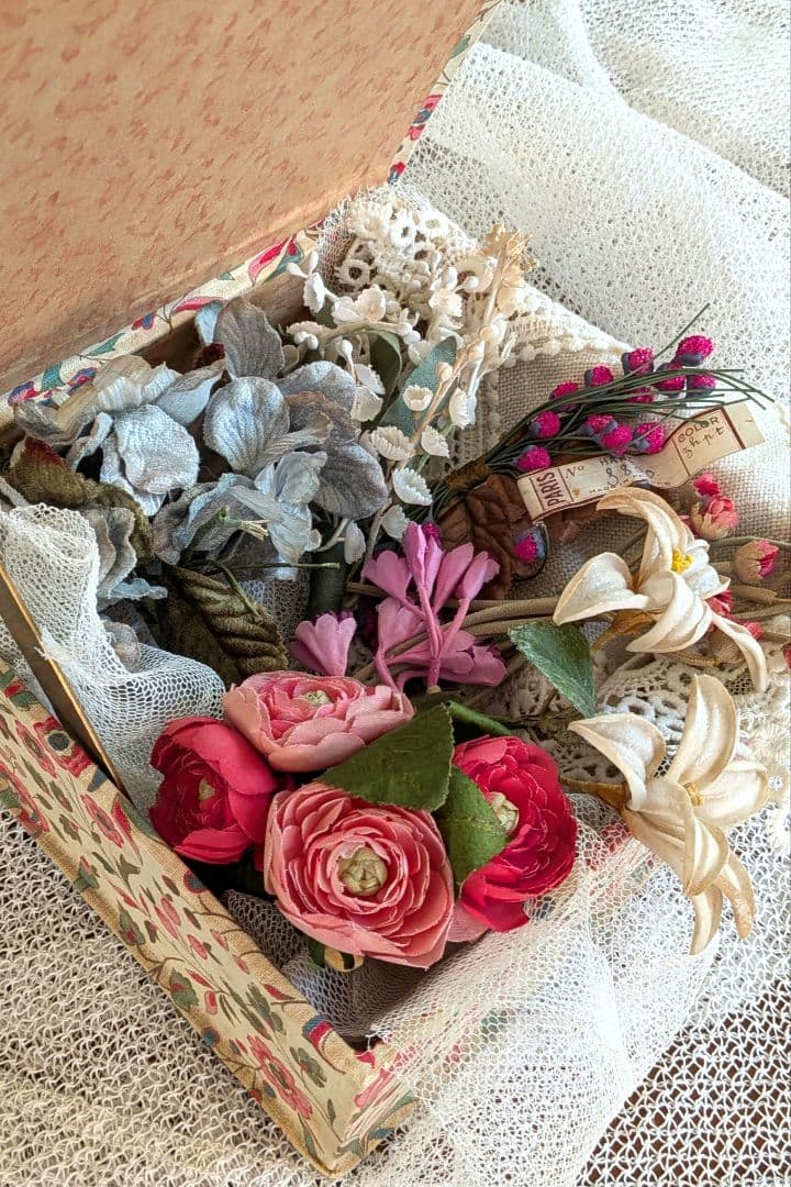 カルトナージュBOXに布花ぎっしりセット フランス製アンティーク