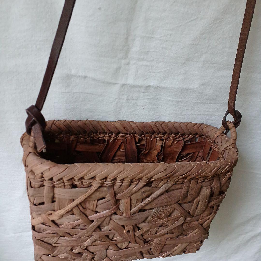 乱れ編みの国産山葡萄ショルダーバッグ