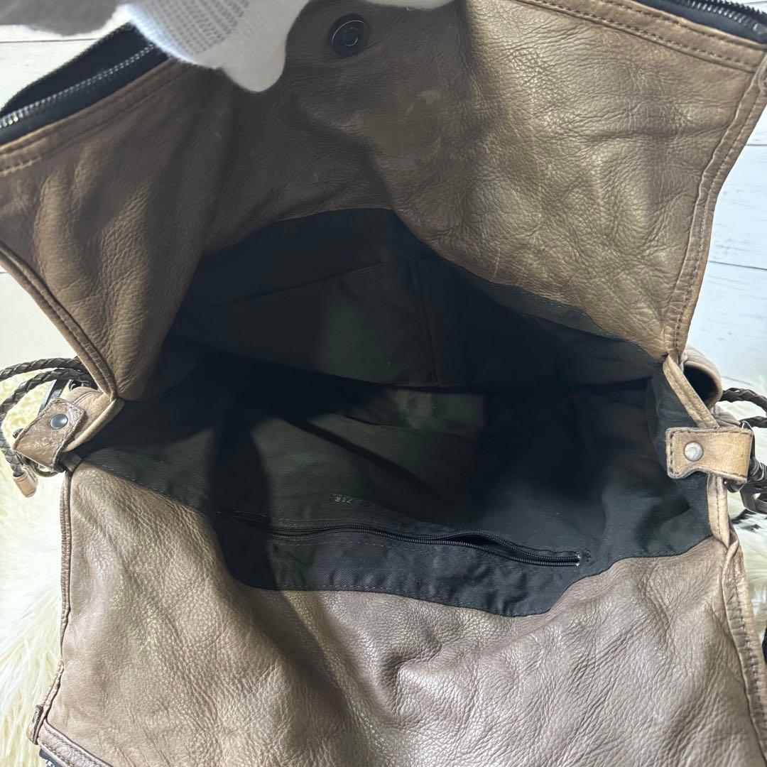 ZER 本革レザー　ショルダーバッグ 三層式