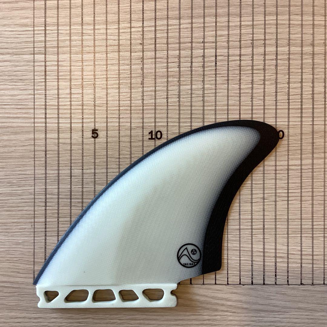 ツインフィン 素材：グラスファイバー T.H.E D.A.Y