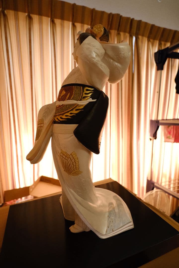 博多人形「あき子作」華 高さ約44cm 台座・木札付き（白地金彩）