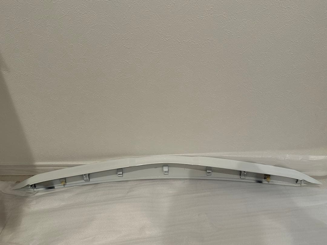 トヨタ 30アルファード　純正　フードトップモール　 ホワイトパール