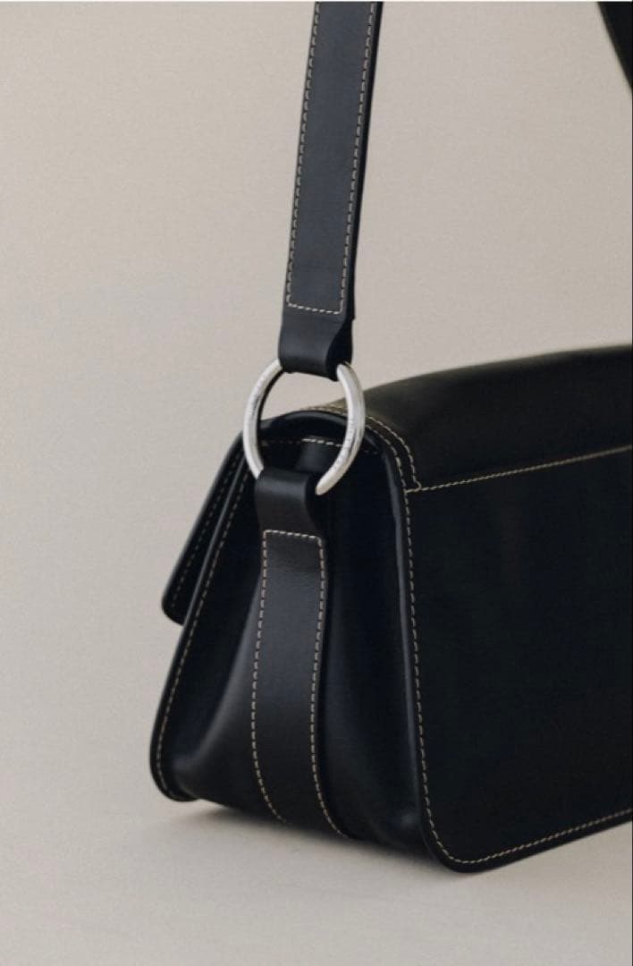 TOUT Y ESTトゥティエ SAC POULIE BLACK美品