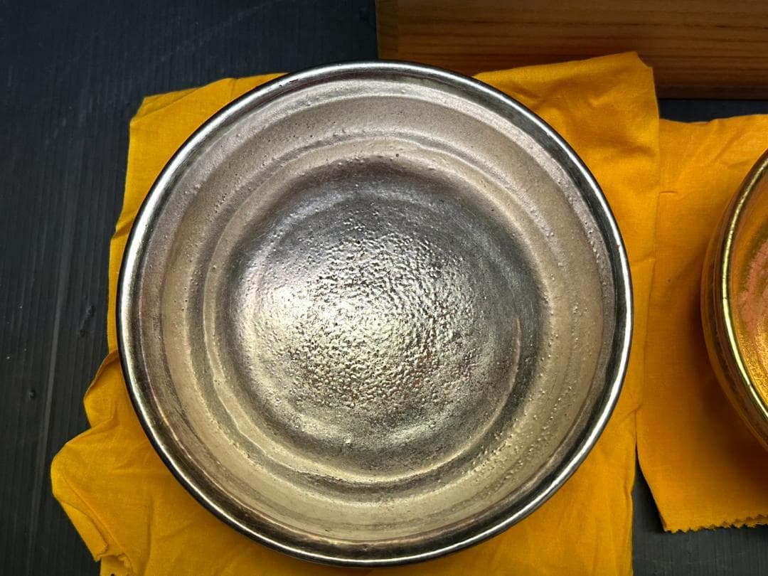 未使用品 嶋台茶碗 松楽作 金色 銀色 茶碗2個 楽焼き 楽茶碗 共布 共箱入り