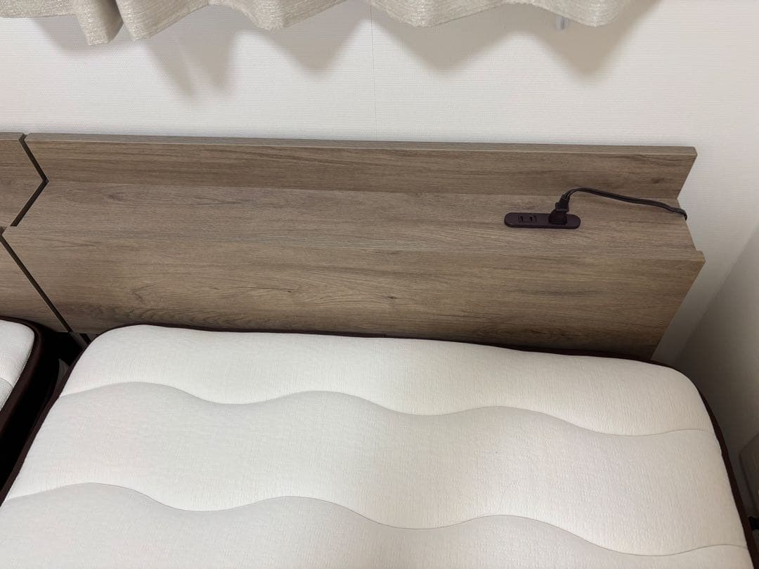 RASIK 木製シングルベッドフレーム USBポート付き