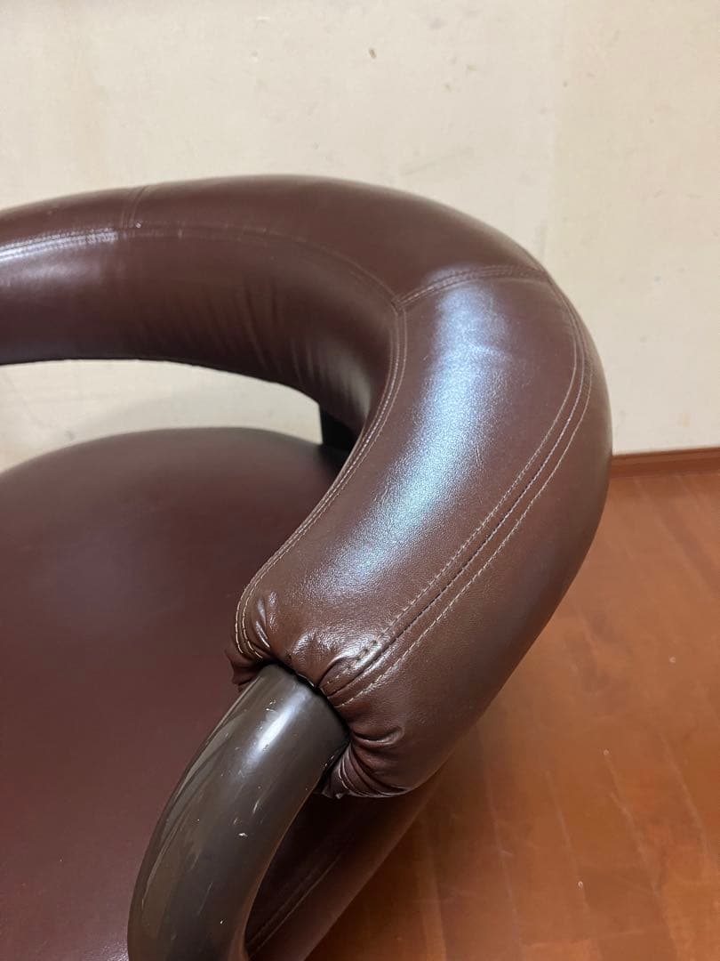 【すし　MOBILIA】　モビリア　革シングルソファ　日本創業①