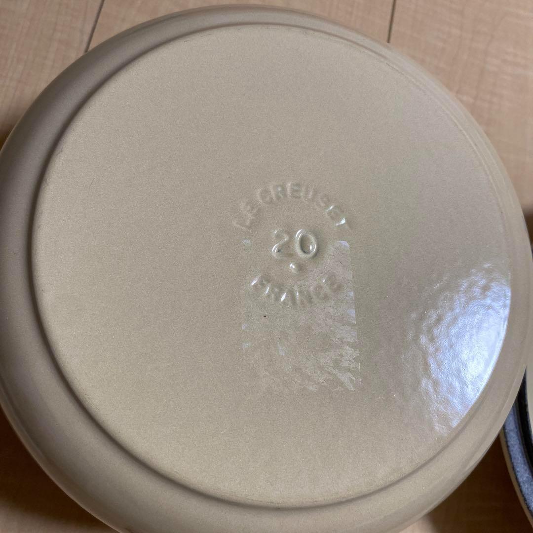 ル・クルーゼ　ココットロンド　20cm デューンアーモンド