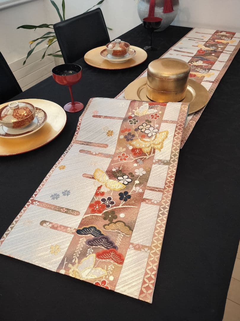 A904★高級‼️豪華刺繍‼️袋帯テーブルランナー2m12cm　リバーシブル