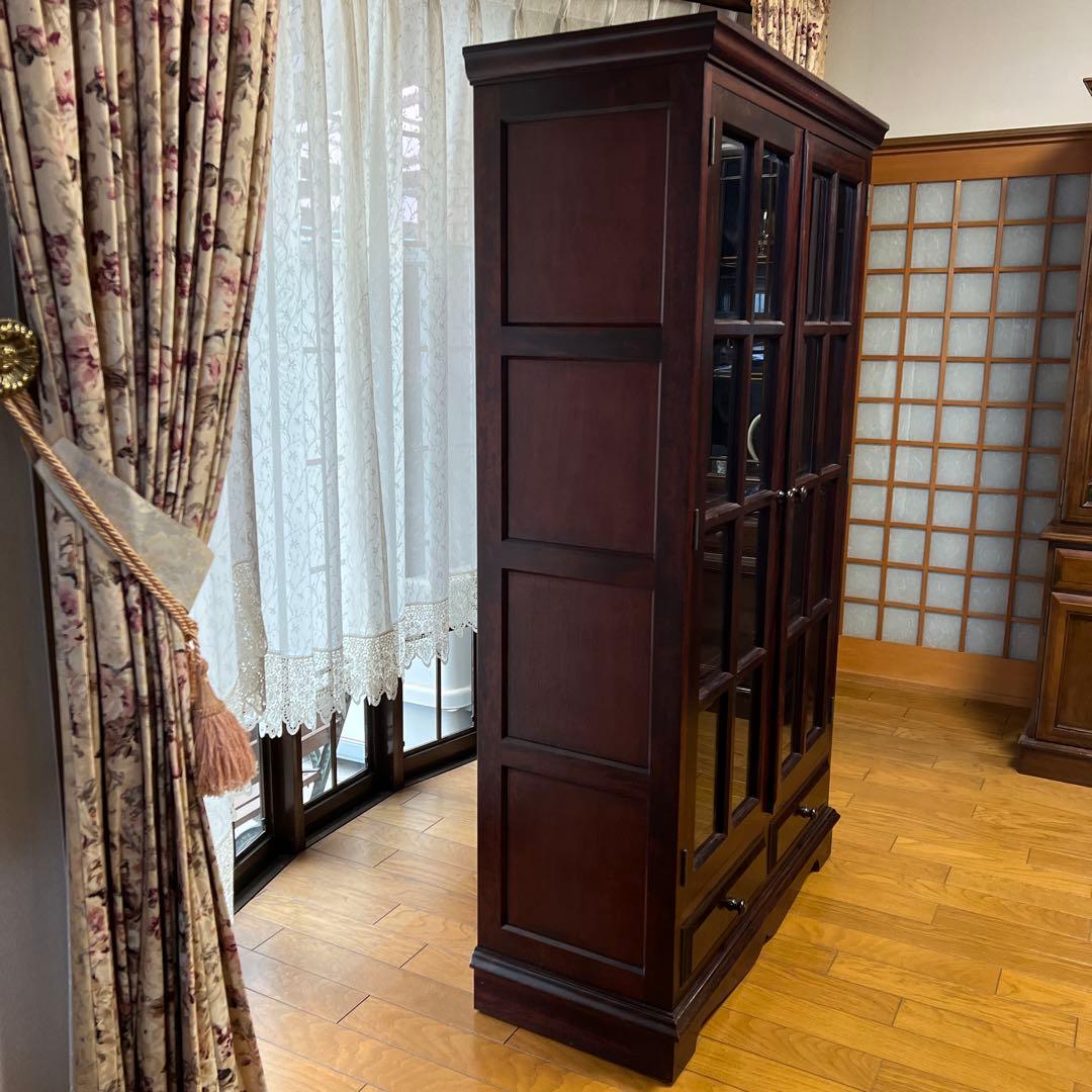 木製ガラス扉キャビネット