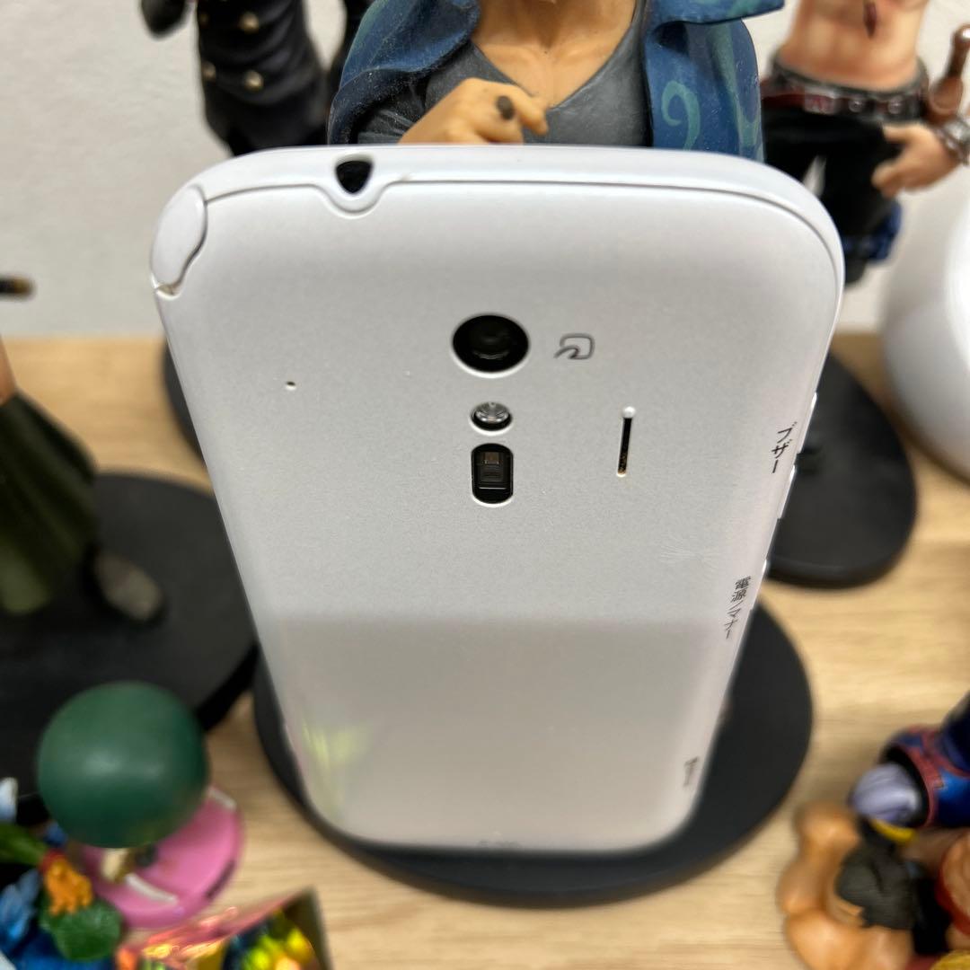 docomo らくらくスマートフォン F-42A ホワイト