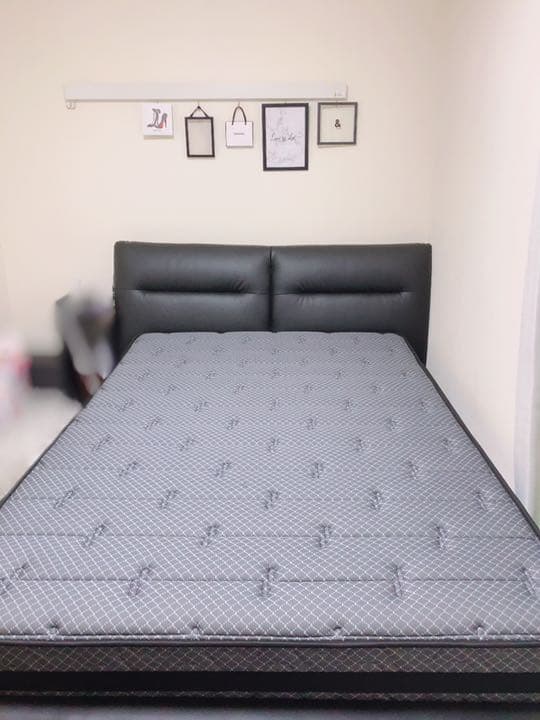 ダブルベッド(マットレス付き)