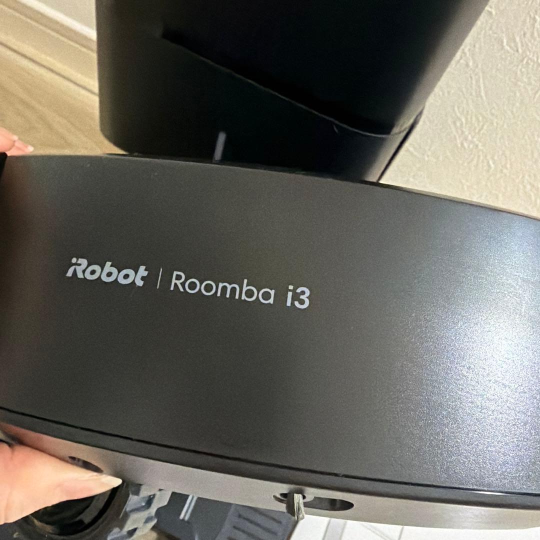 ルンバ　ロボット掃除機本体と充電ベース ブラック　i3+