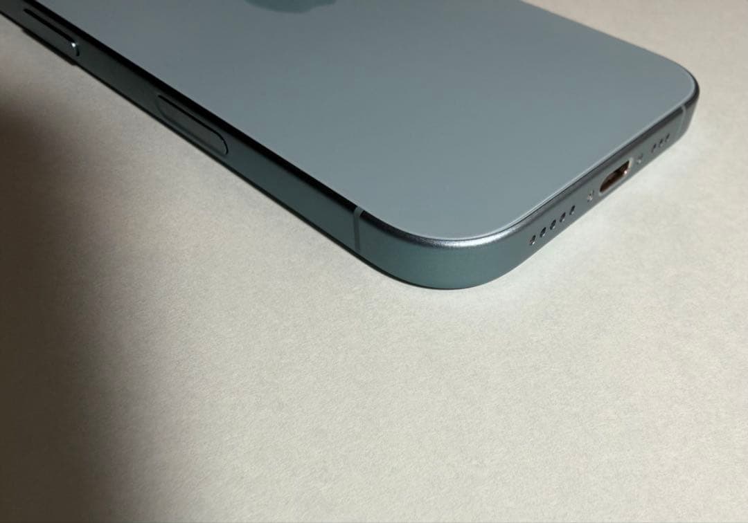【美品】Apple iPhone 16 128GB 本体 ティール